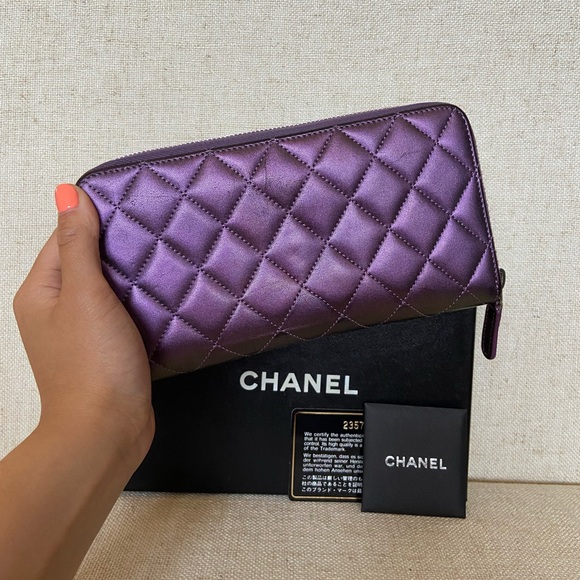 Chanel Iridescent Purple Quilted Zippy Wallet - Picture 4 of 11